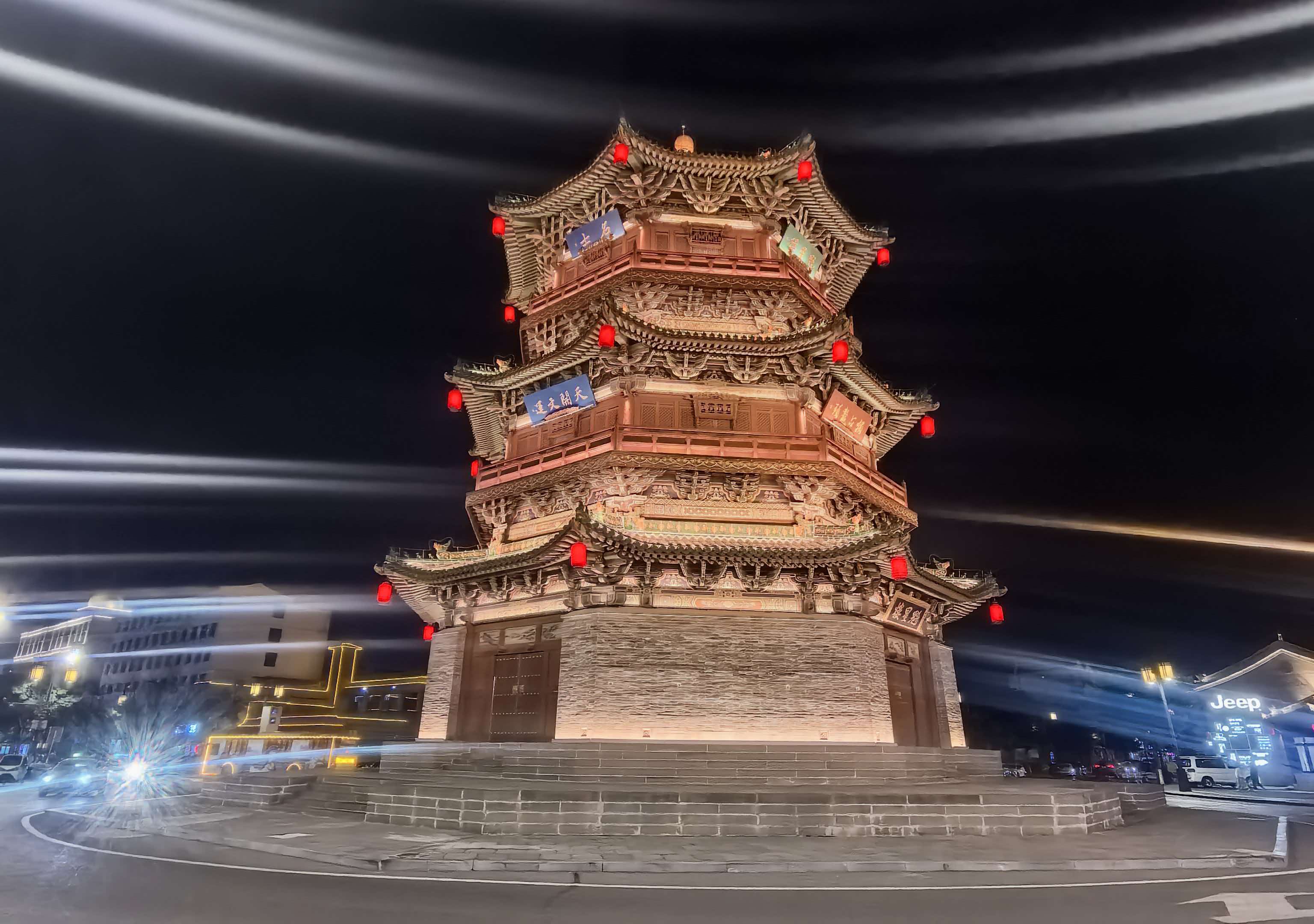 夜色中灯光映照的华夏营造古建案例